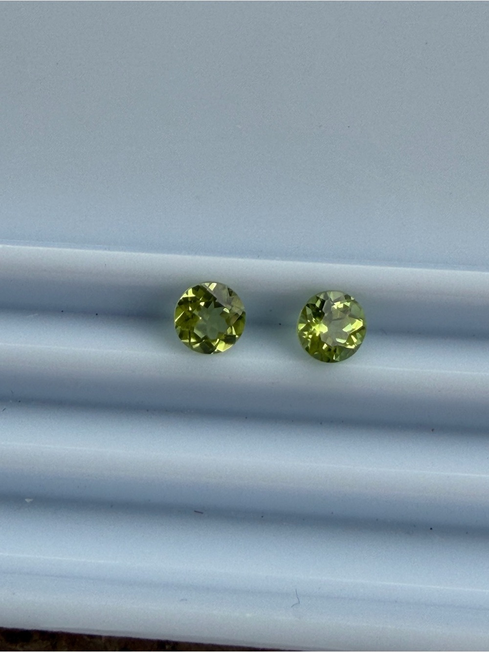 Round Peridot lime green Gemstone 1.10 carats